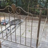 Letto ottone, ccessori da pesca e lampadari