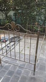 Letto ottone, ccessori da pesca e lampadari