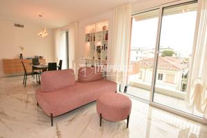 QUADRILOCALE FRONTE MARE CON TERRAZZI E DOPPI SER