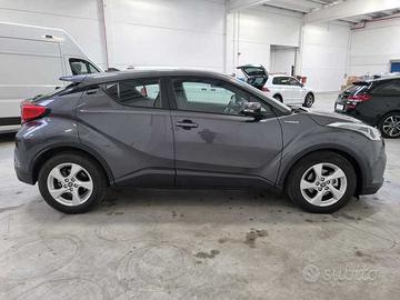 TOYOTA C-HR 1.8H 98CV E-CVT Business