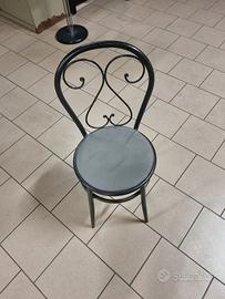 Sedie e tavoli in ferro