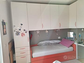 Cameretta Angolare Completa con Due Letti – Ottime