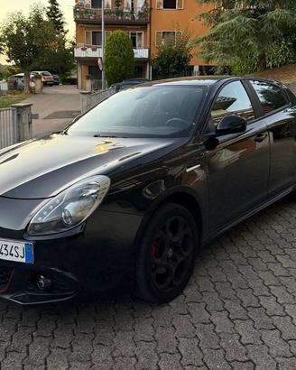 Alfa Romeo Giulietta Total black