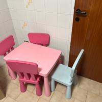 Tavolino per bambini e 4 sedie