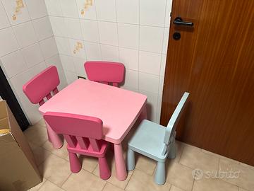 Tavolino per bambini e 4 sedie