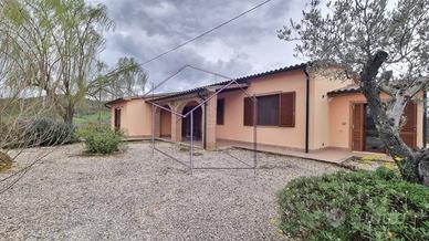 Rustico / Casale di 195 m² con più di 5 locali a M