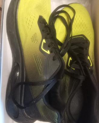 scarpe  da ginnastica. 