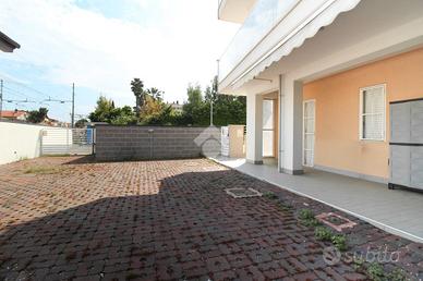 3 LOCALI A ROSETO DEGLI ABRUZZI