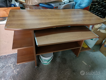 Scrivania con ruote