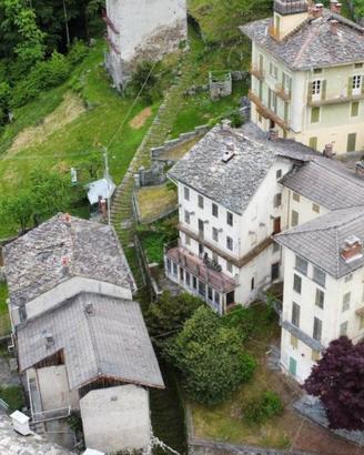 Casa indipendente di 290 m² con più di 5 locali a 