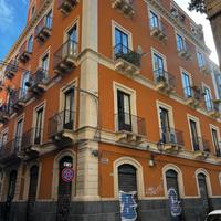 Bottega angolare, 5 luci, centro storico, 143 m2