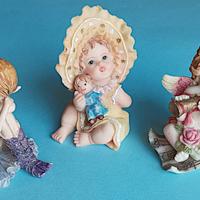 Lotto 3 statuine resina. Altezza 8/9 cm. Vintage.