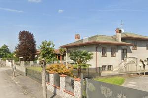 Villa di 213 m² con più di 5 locali e box auto dop