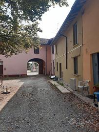 Vendita bilocale in antica corte a San Zenone Po