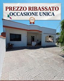 Villa con ampio giardino a torre chianca