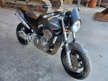 Honda Hornet 900