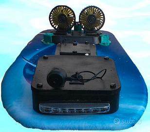 Barchino radiocomandato per la pesca in lago