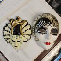 Maschere in ceramica da appendere 