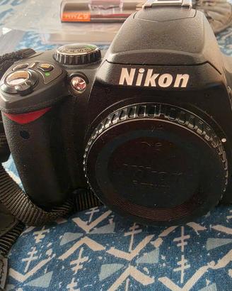 Nikon D40x + Battery Grip BP-D3000 + Batteria MTB