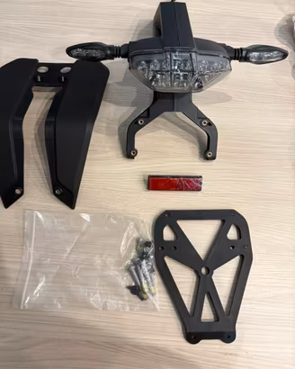 Portatarga originale KTM duke 790 frecce  e fanale