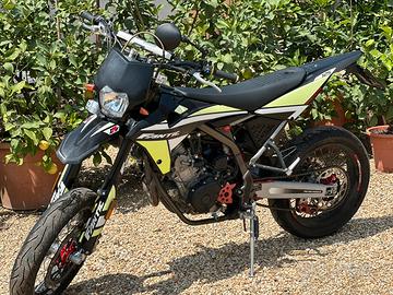 Moto Fantic XMF motard 125