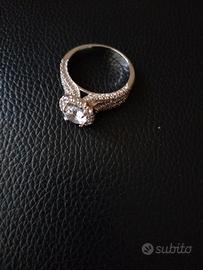 Anello donna elegante con zirconi
