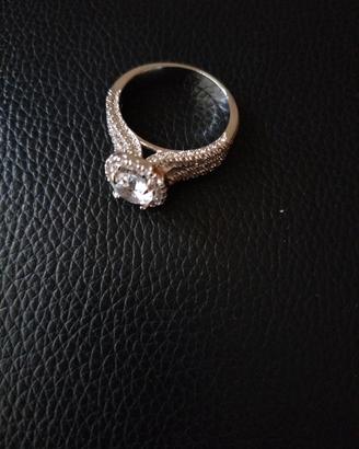 Anello donna elegante con zirconi