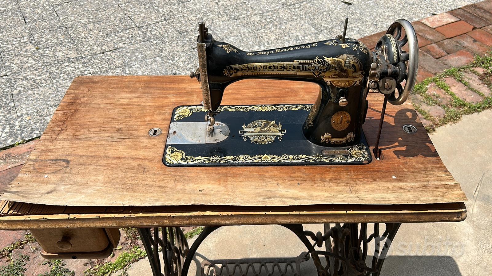 Macchina da cucire in miniatura per casa delle bambole ~ Vintage ~ Crafting ~ Cucito ~ Sarta ~ Scala 1:12 ~ Negozio di vestiti ~ Sala da cucito ~ Diorama ~ Accessori - Italia