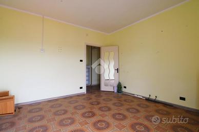 3 LOCALI A CASTELFIDARDO