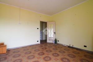 3 LOCALI A CASTELFIDARDO