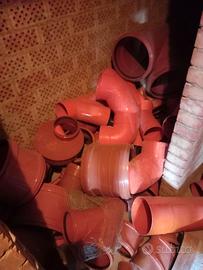 PVC pezzi speciali tubi, avanzi di cantiere nuovi