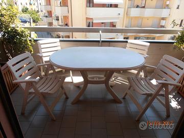 Tavolo Giardino resina + 4 Sedie con bracciolo