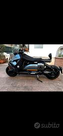 Bmw CE 04  Moto full elettrico con fast charge