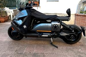 Bmw CE 04  Moto full elettrico con fast charge