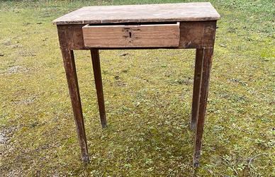 Tavolo vintage in legno