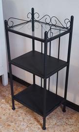 Scaffale in metallo nero e ripiano in vetro