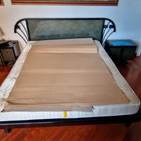 letto con 2 comodini