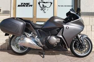 Honda VFR 1200 F V4 173 CV granturismo