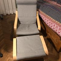 Poltrona e poggiapiedi POÄNG