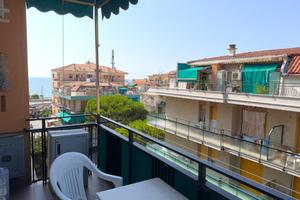2 LOCALI A LOANO