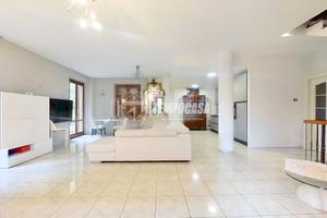 SPLENDIDA VILLA IN ZONA SAN SALVATORE