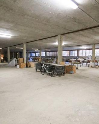 Immobile di 1370 m² a Osio Sopra