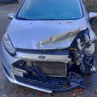 Ford Fiesta 1.5 TDCi 75CV 5 porte Titanium inciden