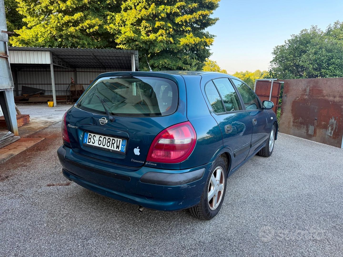 Nissan Almera Tino 2002 photo 2