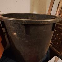 Bidone da giardinaggio in polietilene nero rigido