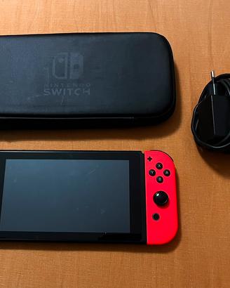 Nintendo Switch Neon + Custodia originale e Carica