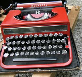 macchina da scrivere Olivetti Studio 42 rossa