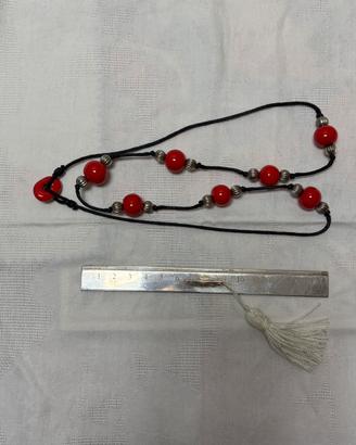 Collana cordino e perle vetro rosso