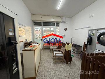Attività / Licenza di 50 m² con 1 locale a Mondrag