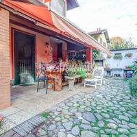 VARALLO POMBIA - VILLA BIFAMILIARE CON GIARDINO